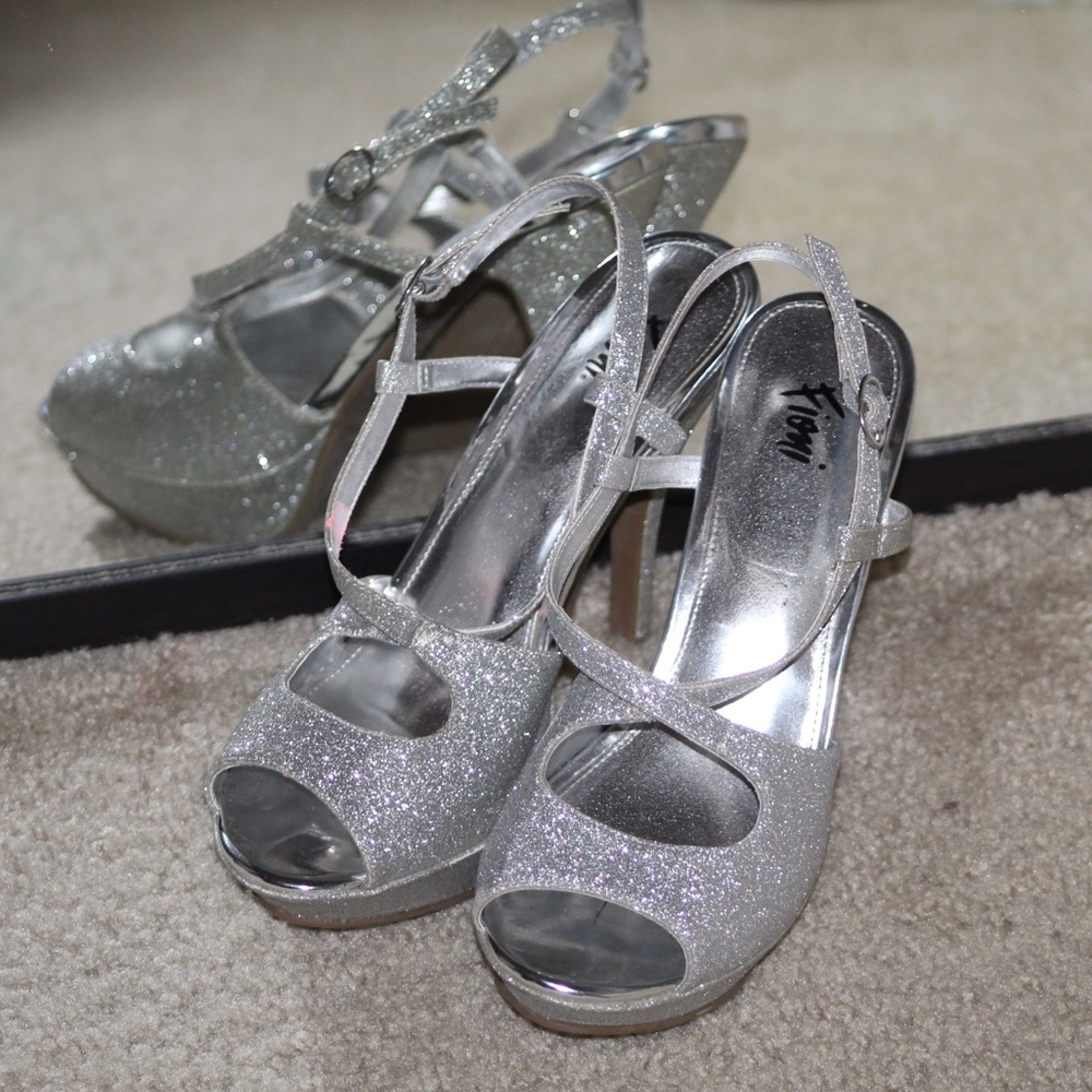 Silver high heels size 7W ‼️